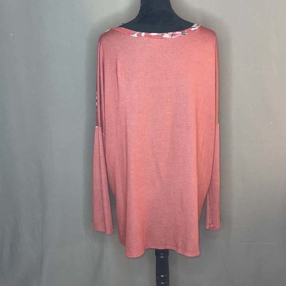 1X V-neck oversized rust colored colorblock top with floral and stripes - Picture 5 of 10